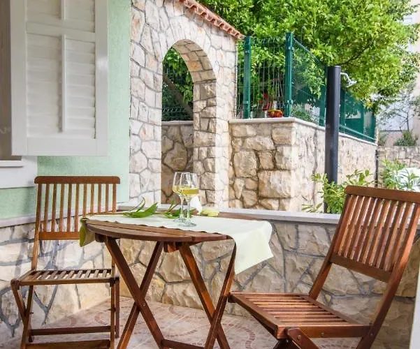 In Okrug Gornji With Terrace, Air Conditioning, Wifi 3436-1 Апартаменти *