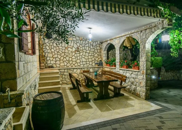 In Okrug Gornji With Terrace, Air Conditioning, Wifi 3436-1 Апартаменти Трогір