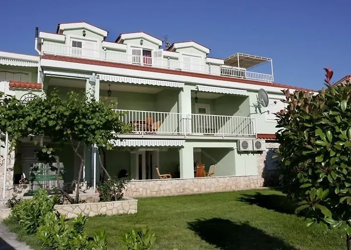 In Okrug Gornji With Terrace, Air Conditioning, Wifi 3436-1 Трогір