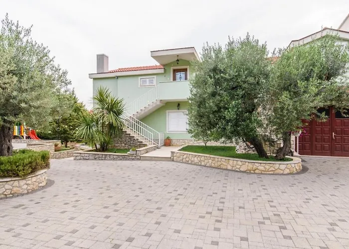 In Okrug Gornji With Terrace, Air Conditioning, Wifi 3436-1