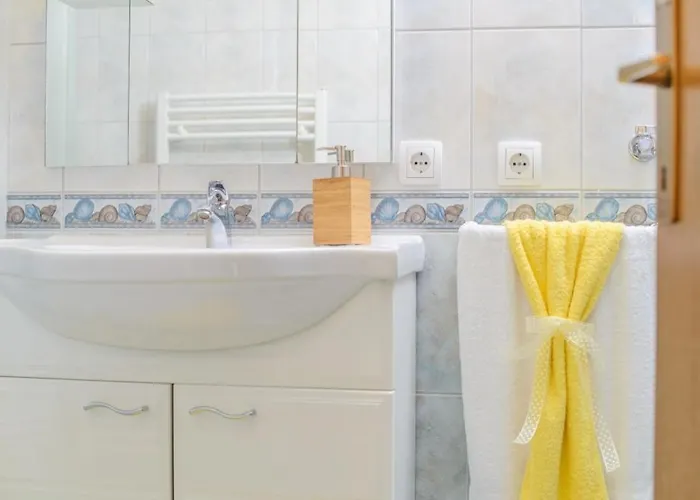 In Okrug Gornji With Terrace, Air Conditioning, Wifi 3436-1 * Трогір