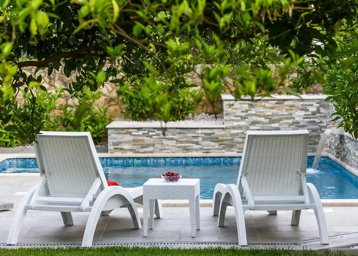 In Okrug Gornji With Terrace, Air Conditioning, Wifi 3436-1 Apartment