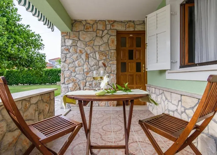 In Okrug Gornji With Terrace, Air Conditioning, Wifi 3436-1