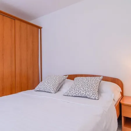 شقة In Okrug Gornji With Terrace, Air Conditioning, Wifi 3436-1 تروغير