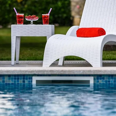 In Okrug Gornji With Terrace, Air Conditioning, Wifi 3436-1 شقة