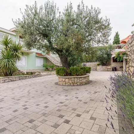 In Okrug Gornji With Terrace, Air Conditioning, Wifi 3436-1 Appartement