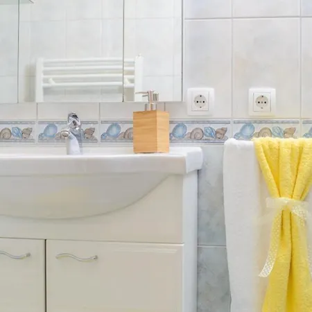 In Okrug Gornji With Terrace, Air Conditioning, Wifi 3436-1 * تروغير