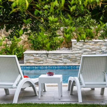 In Okrug Gornji With Terrace, Air Conditioning, Wifi 3436-1 Appartement