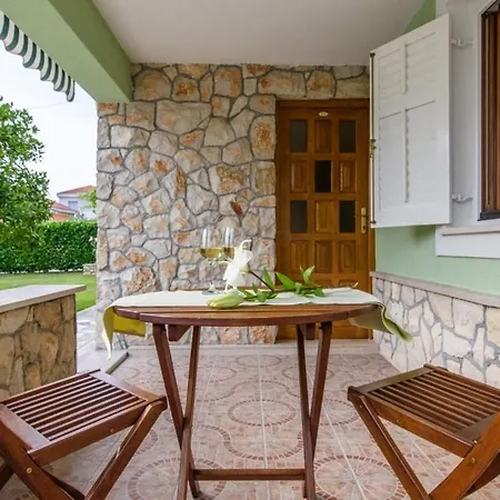 In Okrug Gornji With Terrace, Air Conditioning, Wifi 3436-1