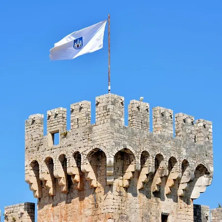 In Okrug Gornji With Terrace, Air Conditioning, Wifi 3436-1 شقة *