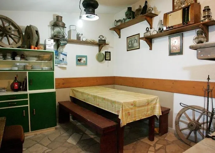 In Okrug Gornji With Terrace, Air Conditioning, Wifi 3436-1 Appartement
