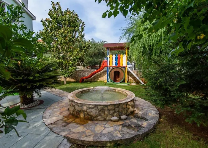 In Okrug Gornji With Terrace, Air Conditioning, Wifi 3436-1 Trogir
