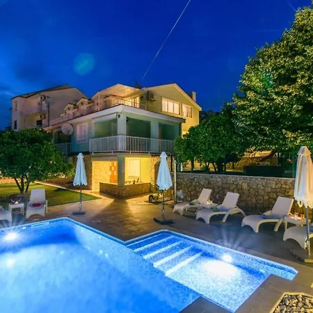 In Okrug Gornji With Terrace, Air Conditioning, Wifi 3436-1 * Трогір