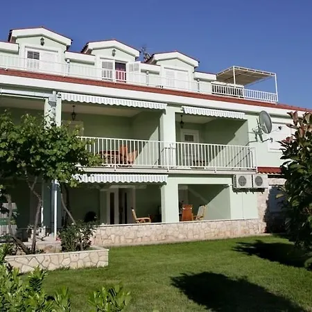 In Okrug Gornji With Terrace, Air Conditioning, Wifi 3436-1 Трогір