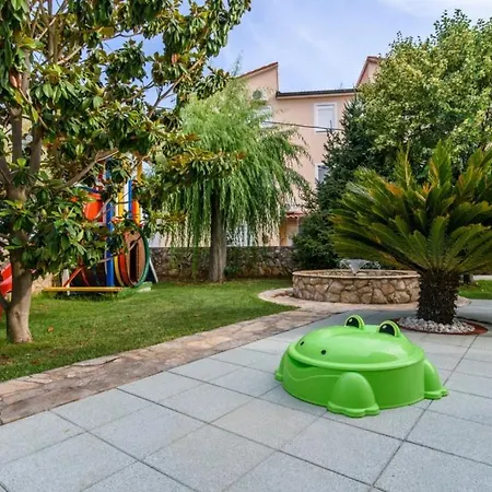 Апартаменти In Okrug Gornji With Terrace, Air Conditioning, Wifi 3436-1 Трогір