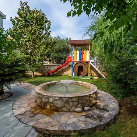 In Okrug Gornji With Terrace, Air Conditioning, Wifi 3436-1 Трогір